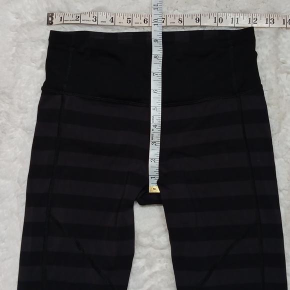 Lululemon black & gray stripe athletic crop leggings womens sz 4 - Picture 4 of 10